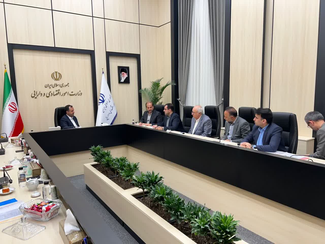 بررسی موضوعات پروژه قره سو زرین گل با استفاده از ظرفیت بانک توسعه اسلامی در جلسه با وزیر اقتصاد